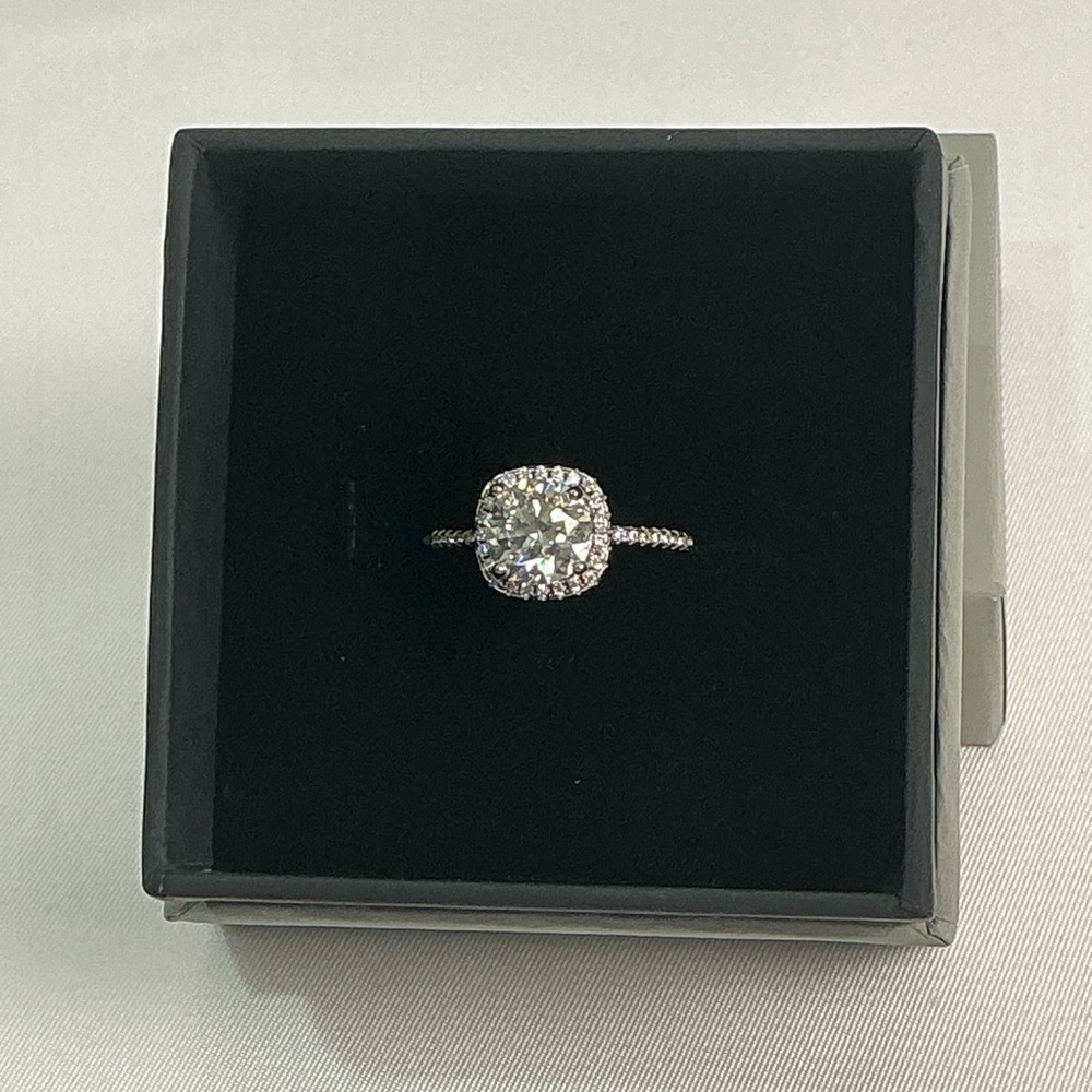2 kt cushion halo setting moissanite Ring Size 8